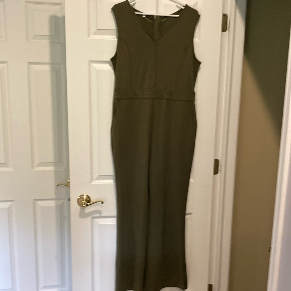 Olive Green Sleeveless jumpsuit